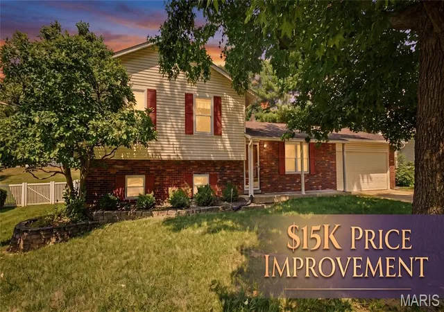 Photo 1 of Sale Pending at 2215 Graystone Dr, St Charles, MO 63303 | MLS# MIS26045954 | Listing updated on 2026-09-20