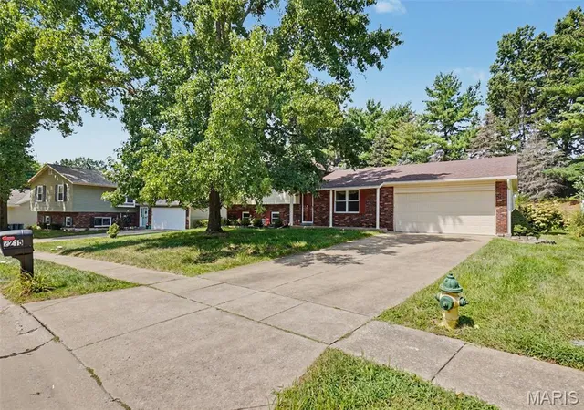 Photo 4 of Single family home for sale at 2215 Graystone Dr, St Charles, MO 63303 | MLS# MIS26045954 | Listing updated on 2026-09-14