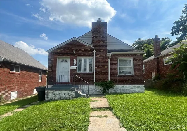 Photo 1 of Single family home for sale at 818 Wall St, Saint Louis, MO 63147 | MLS# MIS26045963 | Listing updated on 2026-07-22