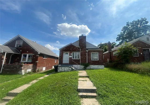 Photo 2 of Single family home for sale at 818 Wall St, Saint Louis, MO 63147 | MLS# MIS26045963 | Listing updated on 2026-07-22
