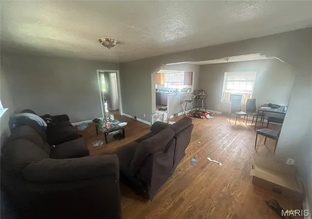 Photo 3 of Single family home for sale at 818 Wall St, Saint Louis, MO 63147 | MLS# MIS26045963 | Listing updated on 2026-07-22