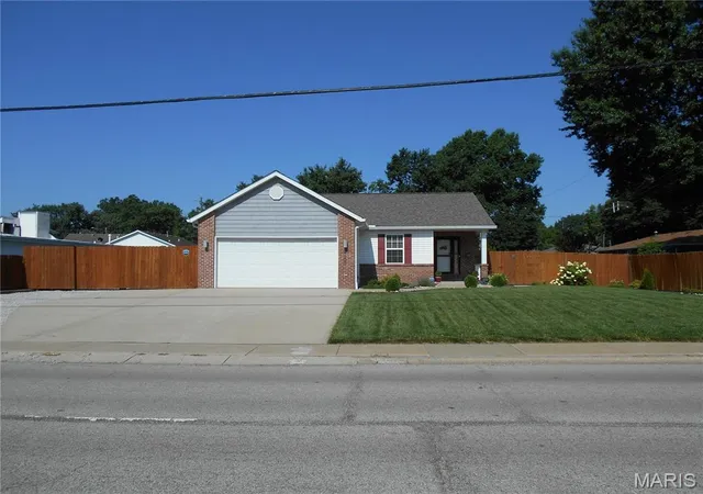 Photo 1 of Sale Pending at 4605 Maryville Rd, Granite City, IL 62040 | MLS# MIS26045964 | Listing updated on 2026-09-05