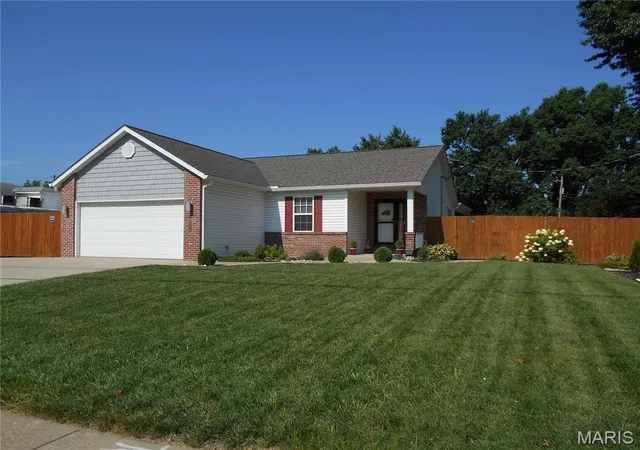 Photo 2 of Sale Pending at 4605 Maryville Rd, Granite City, IL 62040 | MLS# MIS26045964 | Listing updated on 2026-09-05