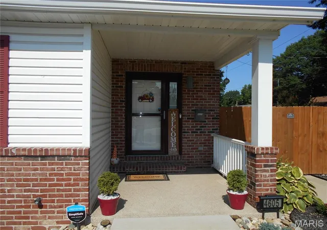Photo 2 of Sale Pending at 4605 Maryville Rd, Granite City, IL 62040 | MLS# MIS26045964 | Listing updated on 2026-09-05
