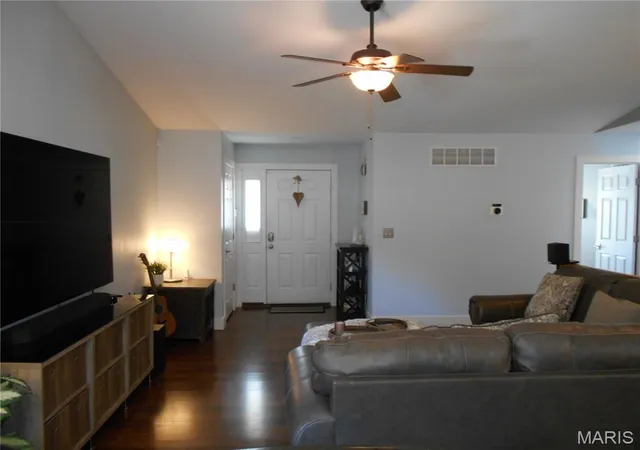 Photo 3 of Sale Pending at 4605 Maryville Rd, Granite City, IL 62040 | MLS# MIS26045964 | Listing updated on 2026-09-05