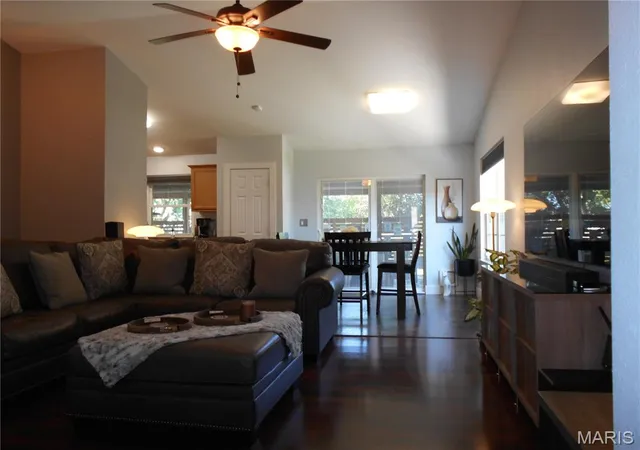 Photo 4 of Sale Pending at 4605 Maryville Rd, Granite City, IL 62040 | MLS# MIS26045964 | Listing updated on 2026-09-05