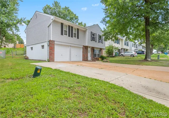 2nd image of 3152 Pinebrook Dr, Arnold, MO 63010 | MLS# MIS26045977