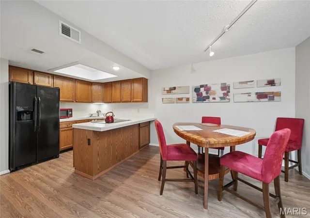 Listing Photo 5 - Condo for sale in building located at 1436 Heritage Lndg, St. Charles, MO 63303 - Unit #310