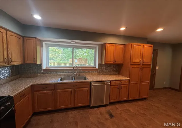 Photo 4 of Sale Pending at 4223 Towers Rd, Saint Charles, MO 63304 | MLS# MIS26045992 | Listing updated on 2026-09-15