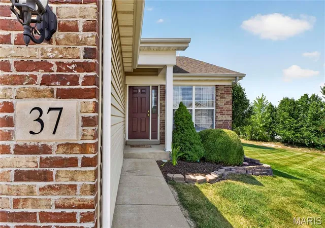 Photo 2 of Single family home for sale at 37 Sommer Circle Dr, O Fallon, MO 63368 | MLS# MIS26045993 | Listing updated on 2026-09-02