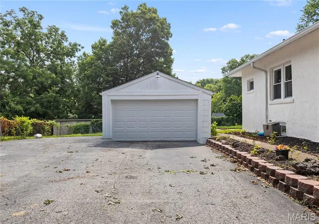 Photo 4 of Single family home for sale at 2970 Walton Rd, Saint Louis, MO 63114 | MLS# MIS26045994 | Listing updated on 2026-08-15