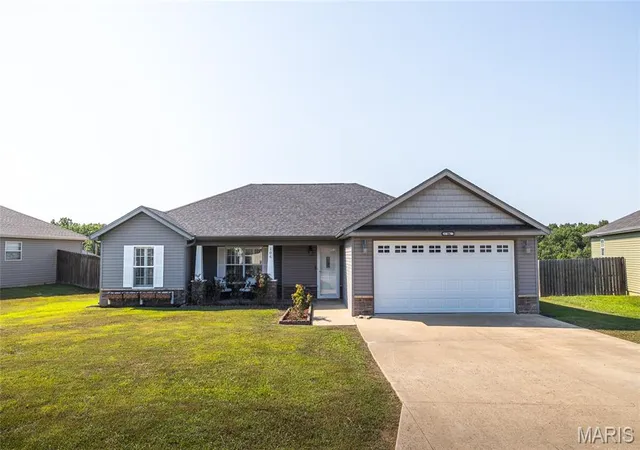 1st image of 106 Greythorn Ct, Saint Robert, MO 65584 | MLS# MIS26045996