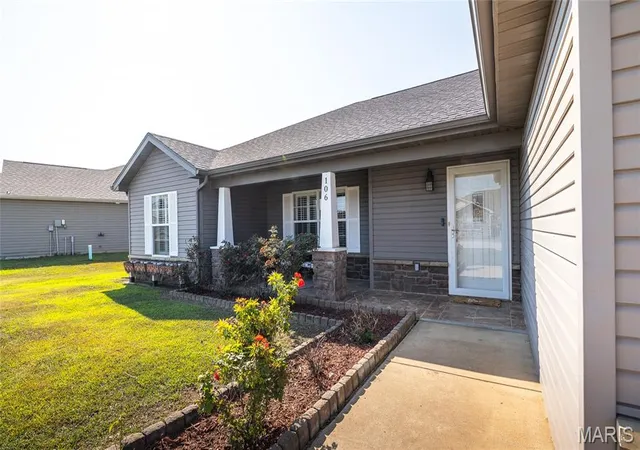 2nd image of 106 Greythorn Ct, Saint Robert, MO 65584 | MLS# MIS26045996