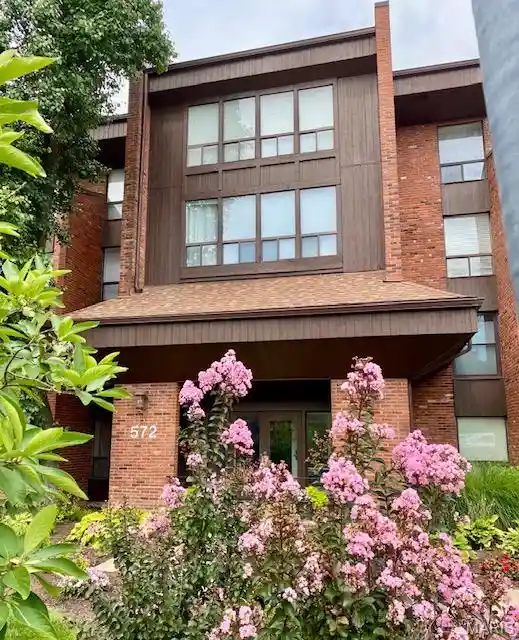 Listing Photo 2 - Condo for sale in 572 Coeur De Royale Dr located at 572 Coeur De Royale Dr, Creve Coeur, MO 63141 - Unit #301