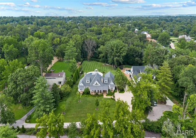 Photo 2 of Sale Pending at 12319 Harflo Ln, Town And Country, MO 63131 | MLS# MIS26046024 | Listing updated on 2026-09-22