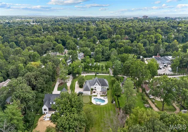 Photo 3 of Sale Pending at 12319 Harflo Ln, Town And Country, MO 63131 | MLS# MIS26046024 | Listing updated on 2026-09-22