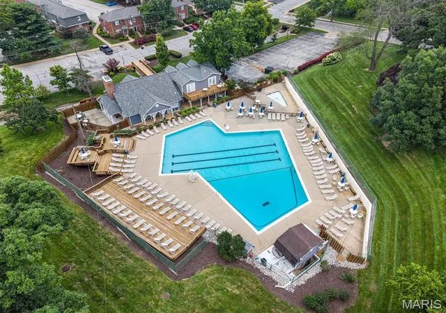 3rd image of 8912 N Swan Cir, Saint Louis, MO 63144 | MLS# MIS26046030