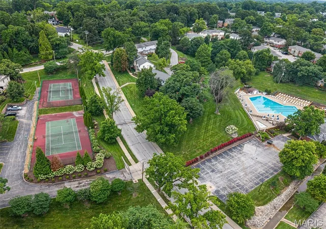 4th image of 8912 N Swan Cir, Saint Louis, MO 63144 | MLS# MIS26046030