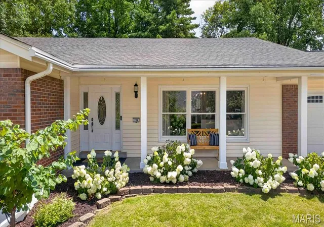 2nd image of 704 Clayworth Dr, Ballwin, MO 63011 | MLS# MIS26046032
