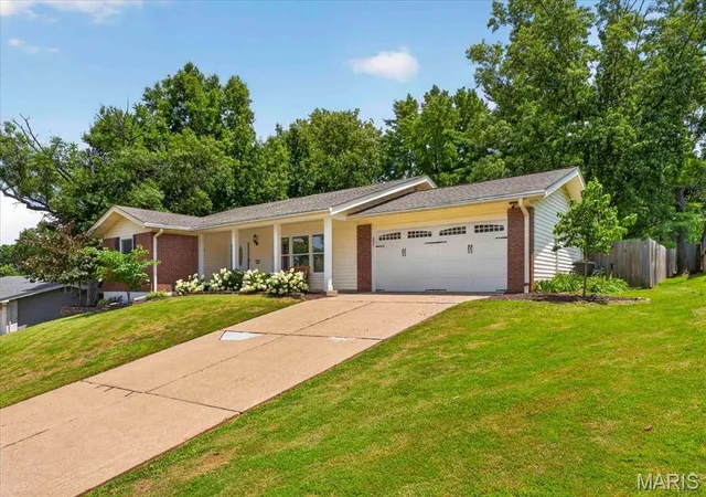 5th image of 704 Clayworth Dr, Ballwin, MO 63011 | MLS# MIS26046032