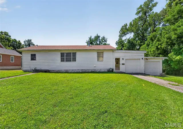 Photo 2 of Single family home for sale at 38 S 86th St, Belleville, IL 62223 | MLS# MIS26046046 | Listing updated on 2026-10-02
