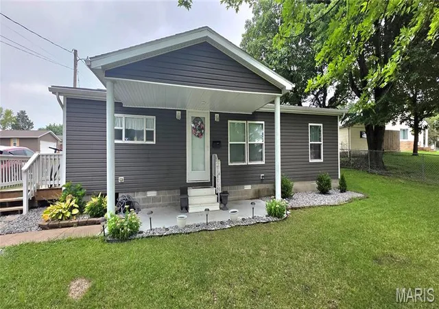 Photo 1 of Manufactured home for sale at 501 E Broadway St, Steeleville, IL 62288 | MLS# MIS26046051 | Listing updated on 2026-09-24
