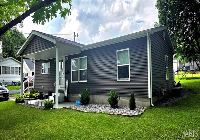 Photo 3 of Manufactured home for sale at 501 E Broadway St, Steeleville, IL 62288 | MLS# MIS26046051 | Listing updated on 2026-08-30
