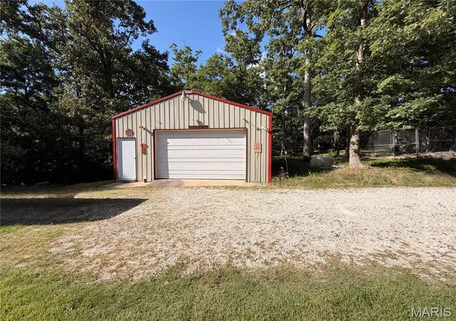 Photo 3 of Single family home for sale at 719 White Dogwood Ct, St Clair, MO 63077 | MLS# MIS26046052 | Listing updated on 2026-09-22
