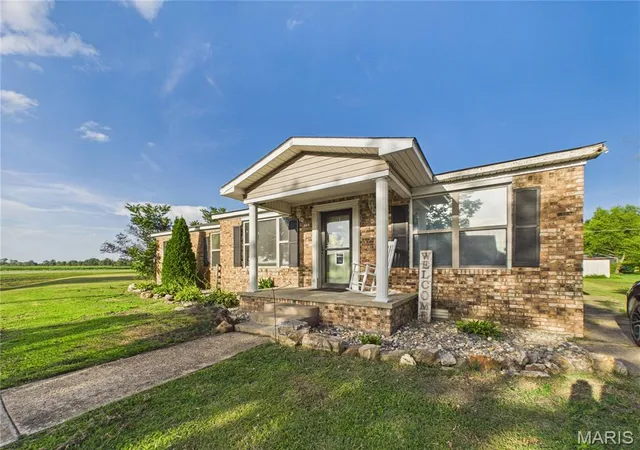 1st image of 404 N Main St, Gideon, MO 63848 | MLS# MIS26046056