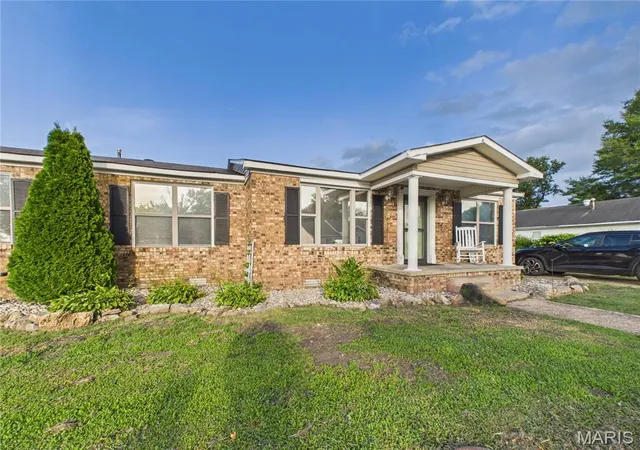 2nd image of 404 N Main St, Gideon, MO 63848 | MLS# MIS26046056