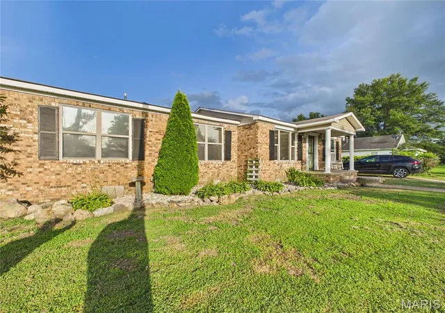 3rd image of 404 N Main St, Gideon, MO 63848 | MLS# MIS26046056