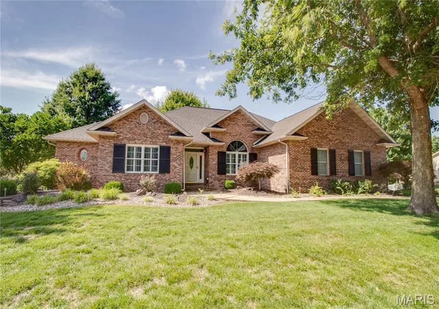 Photo 1 of Single family home for sale at 1400 White Oak Trl, Godfrey, IL 62035 | MLS# MIS26046060 | Listing updated on 2026-09-14