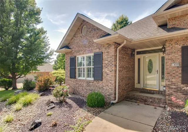 Photo 4 of Single family home for sale at 1400 White Oak Trl, Godfrey, IL 62035 | MLS# MIS26046060 | Listing updated on 2026-09-14