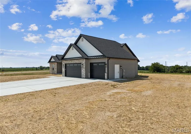 Photo 4 of Single family home for sale at 101 Sunrise Lane, Old Monroe, MO 63369 | MLS# MIS26046068 | Listing updated on 2026-08-24