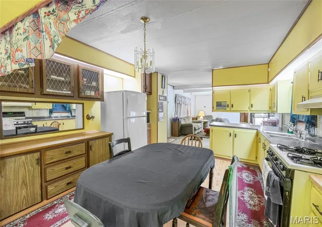 Photo 4 of Sale Pending at 621 Pine View Dr, Fenton, MO 63026 | MLS# MIS26046070 | Listing updated on 2026-09-03
