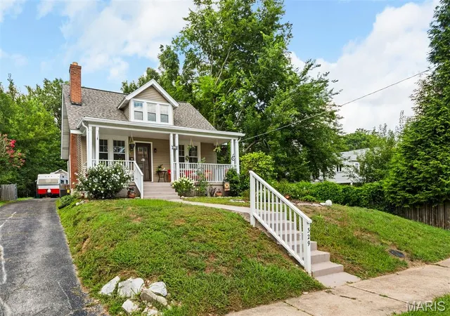 2nd image of 329 Stark Ct, Saint Louis, MO 63119 | MLS# MIS26046085