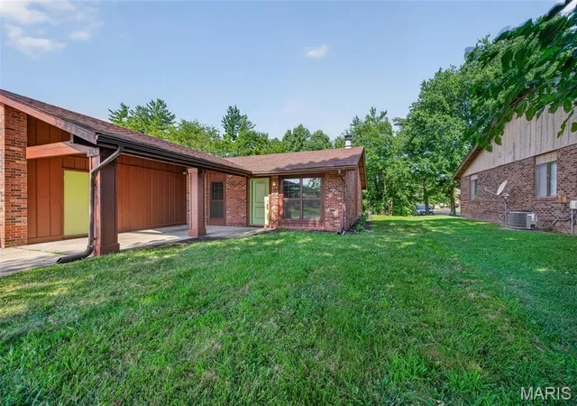 Photo 2 of Sale Pending at 153 Paulette Dr, Belleville, IL 62226 | MLS# MIS26046095 | Listing updated on 2026-08-31