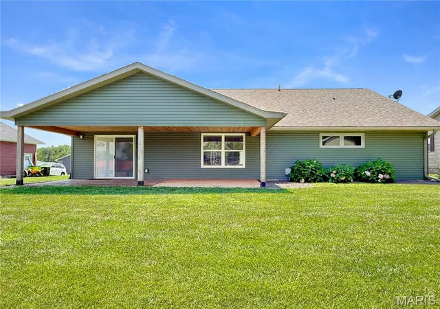 Photo 2 of Single family home for sale at 402 Harry St, Palmyra, MO 63461 | MLS# MIS26046104 | Listing updated on 2026-09-23