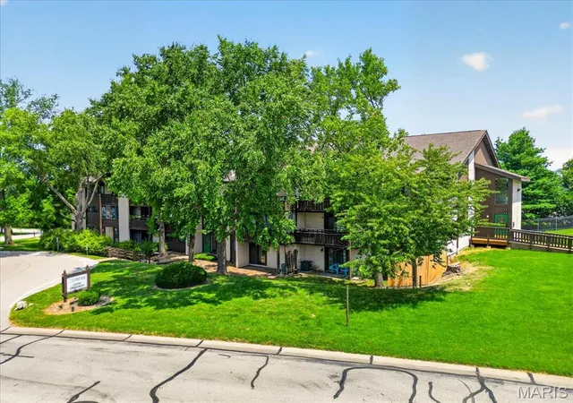 Listing Photo 4 - Condo for sale in building located at 1380 Heritage Lndg, St. Charles, MO 63303 - Unit #202