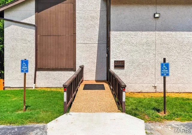Listing Photo 5 - Condo for sale in building located at 1380 Heritage Lndg, St. Charles, MO 63303 - Unit #202