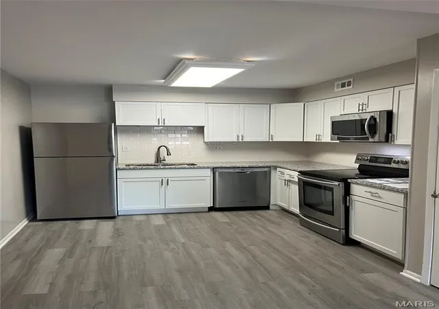 Photo 3 of Condo for sale at 12818 Portulaca Dr #D, Saint Louis, MO 63146 | MLS# MIS26046110 | Listing updated on 2026-09-07