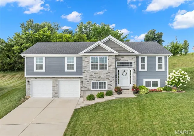 1st image of 2127 Kuenzel Dr, Washington, MO 63090 | MLS# MIS26046112
