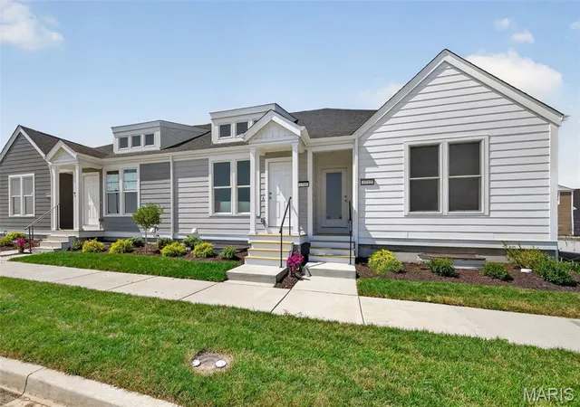 Photo 3 of Single family home for sale at 1708 Dyess St, Saint Charles, MO 63301 | MLS# MIS26046113 | Listing updated on 2026-07-20