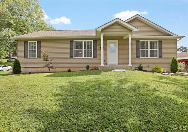 Photo 1 of Sale Pending at 1423 E 5th St, Washington, MO 63090 | MLS# MIS26046123 | Listing updated on 2026-07-21