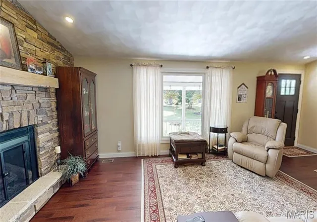 Photo 2 of Sale Pending at 197 New Douglas Ave, Sorento, IL 62086 | MLS# MIS26046139 | Listing updated on 2026-08-24