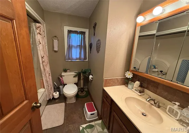 Photo 19 of Sale Pending at 411 E Chestnut, Gillespie, IL 62033 | MLS# MIS26046141 | Listing updated on 2026-08-30