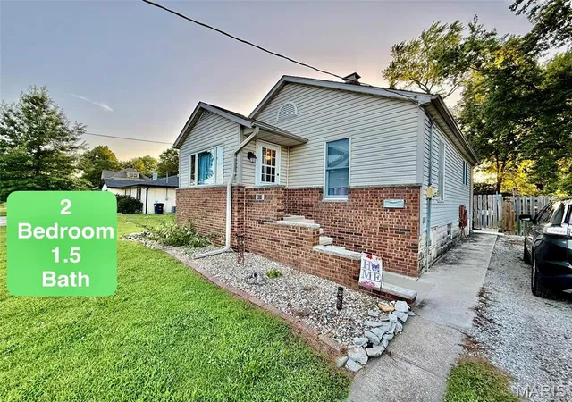 Photo 2 of Sale Pending at 411 E Chestnut, Gillespie, IL 62033 | MLS# MIS26046141 | Listing updated on 2026-08-30
