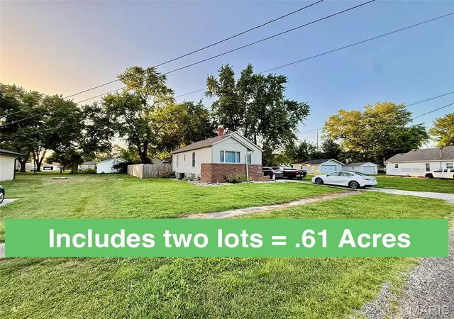 Photo 3 of Sale Pending at 411 E Chestnut, Gillespie, IL 62033 | MLS# MIS26046141 | Listing updated on 2026-08-30