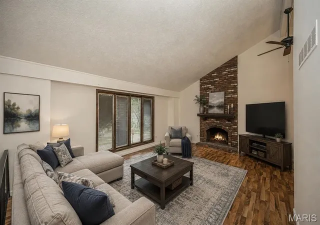 Photo 2 of Single family home for sale at 737 Country Heights Ct, Manchester, MO 63021 | MLS# MIS26046146 | Listing updated on 2026-08-29