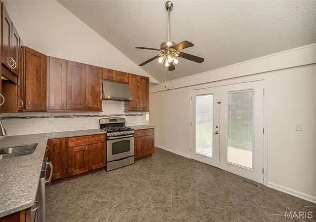 Photo 3 of Single family home for sale at 737 Country Heights Ct, Manchester, MO 63021 | MLS# MIS26046146 | Listing updated on 2026-08-29